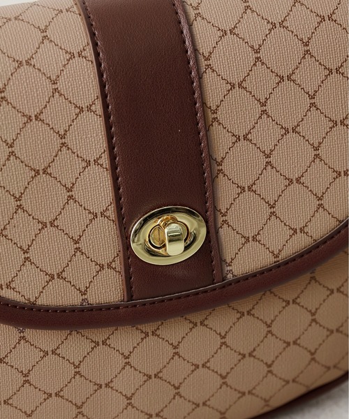 OLIVE des OLIVE（オリーブデオリーブ）の「レトロショルダーバッグ（ショルダーバッグ・レディース・ブラック/ベージュ/ダークブラウン/アイボリー・FREE）」の13枚目の写真