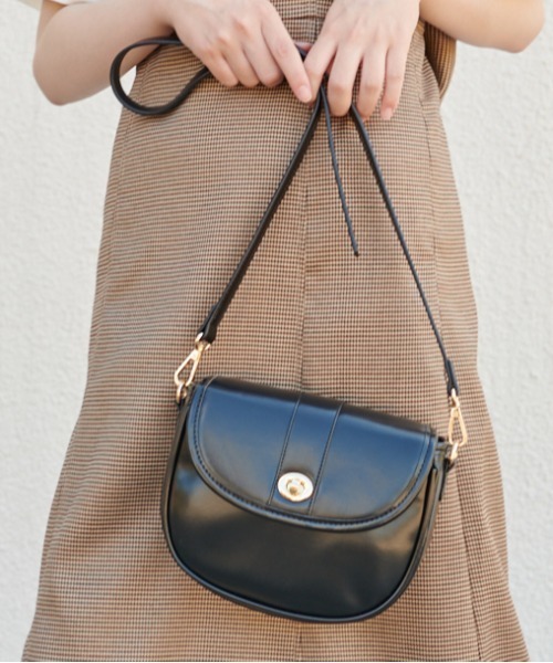 OLIVE des OLIVE（オリーブデオリーブ）の「レトロショルダーバッグ（ショルダーバッグ・レディース・ブラック/ベージュ/ダークブラウン/アイボリー・FREE）」の14枚目の写真