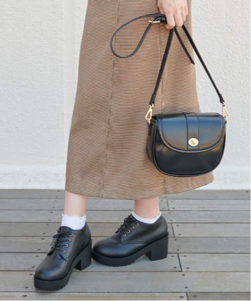 OLIVE des OLIVE（オリーブデオリーブ）の「レトロショルダーバッグ（ショルダーバッグ・レディース・ブラック/ベージュ/ダークブラウン/アイボリー・FREE）」の15枚目の写真