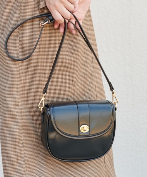 OLIVE des OLIVE（オリーブデオリーブ）の「レトロショルダーバッグ（ショルダーバッグ・レディース・ブラック/ベージュ/ダークブラウン/アイボリー・FREE）」の16枚目の写真