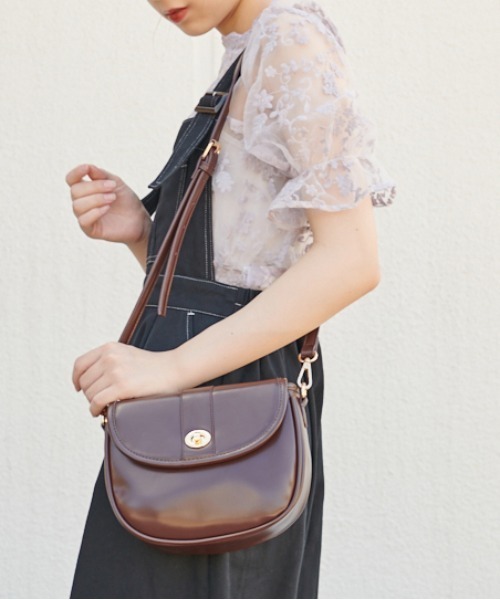OLIVE des OLIVE（オリーブデオリーブ）の「レトロショルダーバッグ（ショルダーバッグ・レディース・ブラック/ベージュ/ダークブラウン/アイボリー・FREE）」の19枚目の写真