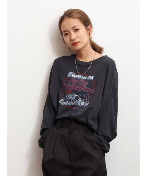 Ungrid(アングリッド)の「ウォッシュロゴプリントロングスリーブTee(Tシャツ/カットソー・レディース・チャコールグレー/オフホワイト・FREE)」の3枚目の写真
