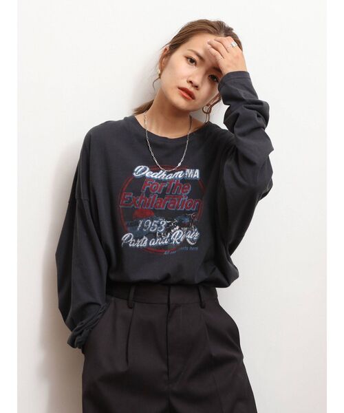 Ungrid(アングリッド)の「ウォッシュロゴプリントロングスリーブTee(Tシャツ/カットソー・レディース・チャコールグレー/オフホワイト・FREE)」の4枚目の写真