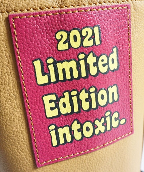 intoxic.(イントキシック)の「RESONATES 2021限定品 Mad strap tote マッドストラップトート(トートバッグ・レディース・ブラック/ブルー/ベージュ・FREE)」の6枚目の写真
