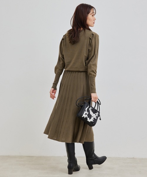 ROPE' PICNIC(ロペピクニック)の「袖ボリュームプリーツニットワンピース(ワンピース・レディース・ブラック/ブラウン系その他2/パープル系その他・38/40)」の15枚目の写真