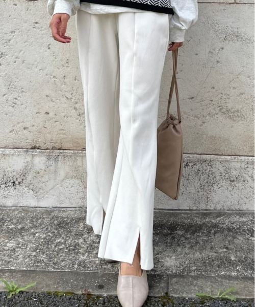 DAIS-Y（デイジー）の「Original起毛スリットフレアパンツ（その他パンツ・レディース・ブラック/ピンク/アイボリー・S/M）」の2枚目の写真