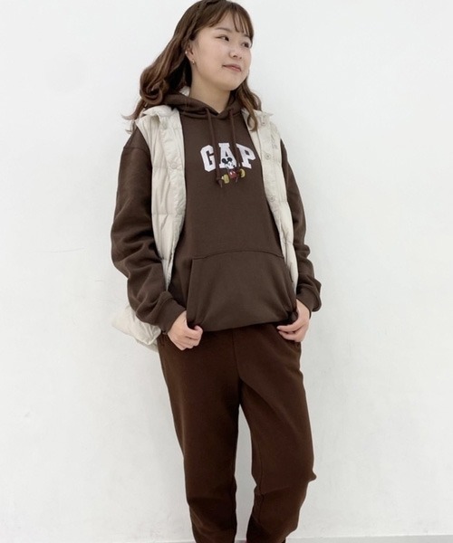 GAP（ギャップ）の「Gap ディズニー ロゴパーカー (大人サイズ・ユニセックス)（パーカー・メンズ・ブラック/オフホワイト/ブラウン/レッド/ブラウン系その他・S/M/L/XL/XS/XXS）」の8枚目の写真