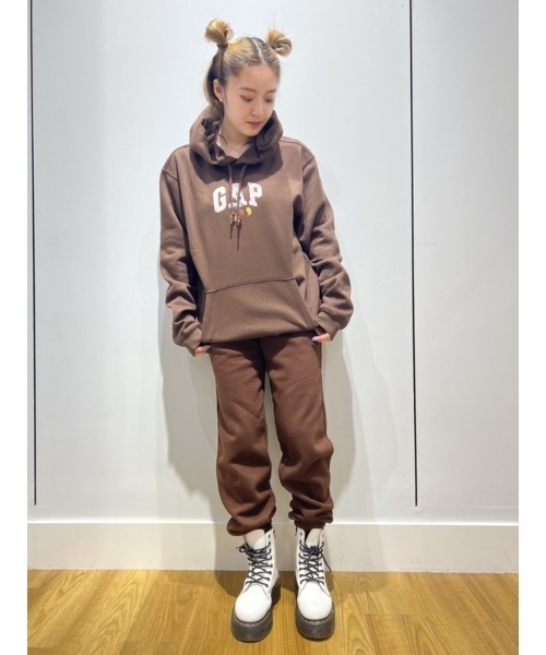 GAP（ギャップ）の「Gap ディズニー ロゴパーカー (大人サイズ・ユニセックス)（パーカー・メンズ・ブラック/オフホワイト/ブラウン/レッド/ブラウン系その他・S/M/L/XL/XS/XXS）」の17枚目の写真