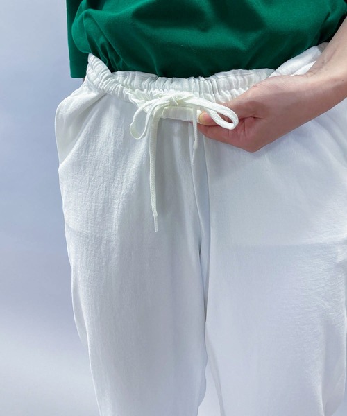 Munich（ミューニック）の「ドライタッチオックスサイドベントパンツ（その他パンツ・レディース・ブラック/イエロー/グリーン/ナチュラル/ダークベージュ/ホワイト/ライトブルー・S/M/XS）」の14枚目の写真