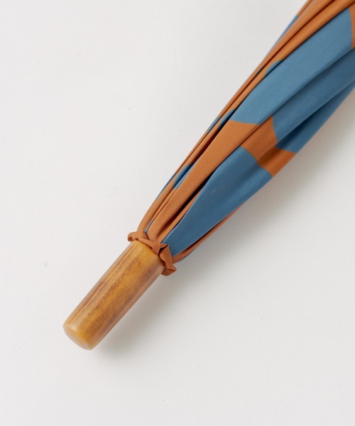 392 plusm（サンキューニプリュスエム）の「【392plusm】 UMBRELLA LONG 60cm 長傘（長傘・レディース・ブラック/ブラウン/ピンク/イエロー/ブラック×ホワイト/ブラウン系その他/カーキ/イエロー系その他/マルチ/ブルー系その他/イエロー系その他2/ネイビー・フリー）」の16枚目の写真