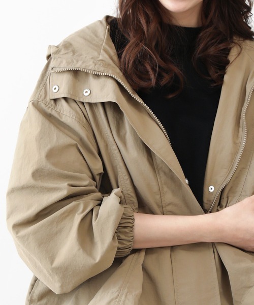 Bou Jeloud（ブージュルード）の「タフタギャザーマウンテンパーカー（マウンテンパーカー・レディース・ブラック/カーキ/アイボリー・38）」の4枚目の写真