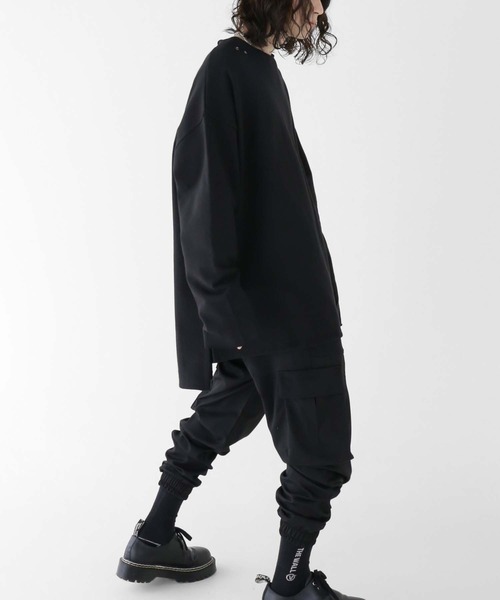 minsobi（ミンソビ）の「ボートネック　カットソー　ユニセックス カットオフBIGスウェット（スウェット・メンズ・ホワイト/ブラック・FREE）」の9枚目の写真