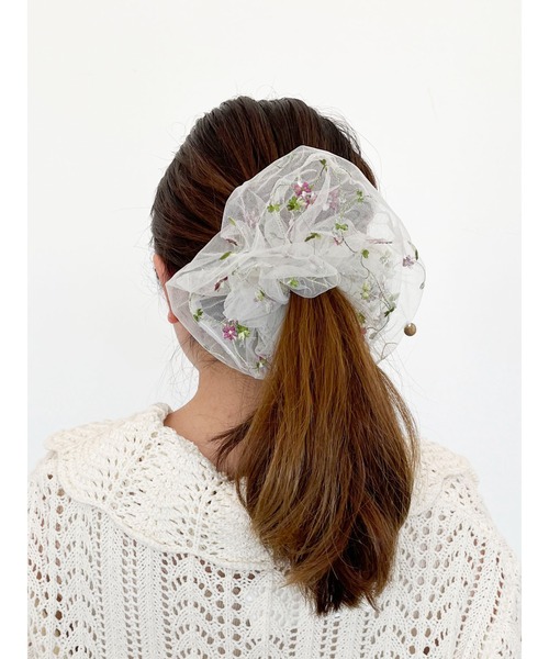 SLURR(スラ―)の「フラワー刺繍シュシュ(シュシュ・レディース・ピンク/アイボリー・FREE)」の4枚目の写真