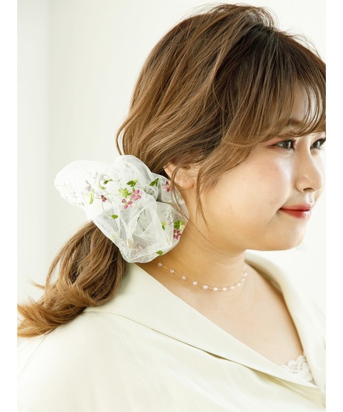 SLURR(スラ―)の「フラワー刺繍シュシュ(シュシュ・レディース・ピンク/アイボリー・FREE)」の5枚目の写真