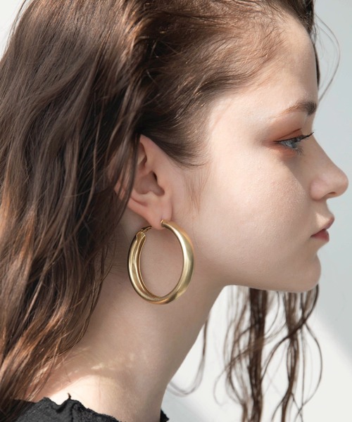 MIELI INVARIANT（ミエリインヴァリアント）の「Flat Matte Hoop Pierce（ピアス（両耳用）・レディース・シルバー/ゴールド・FREE）」の12枚目の写真