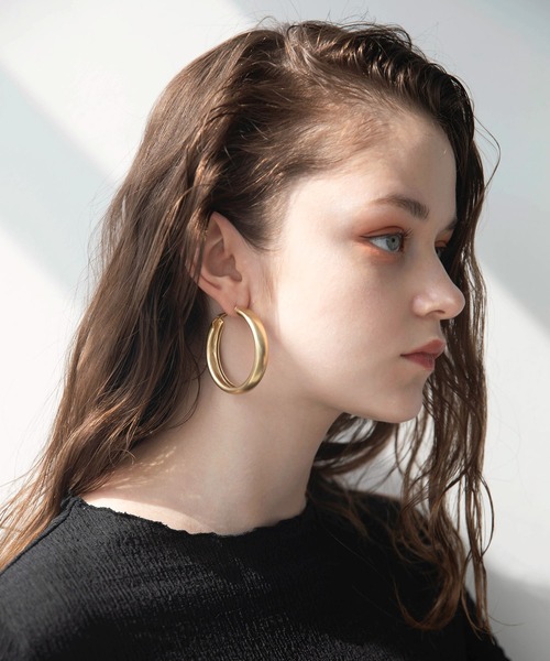 MIELI INVARIANT（ミエリインヴァリアント）の「Flat Matte Hoop Pierce（ピアス（両耳用）・レディース・シルバー/ゴールド・FREE）」の13枚目の写真