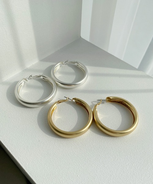MIELI INVARIANT（ミエリインヴァリアント）の「Flat Matte Hoop Pierce（ピアス（両耳用）・レディース・シルバー/ゴールド・FREE）」の16枚目の写真