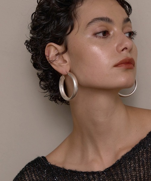 MIELI INVARIANT（ミエリインヴァリアント）の「Flat Matte Hoop Pierce（ピアス（両耳用）・レディース・シルバー/ゴールド・FREE）」の17枚目の写真