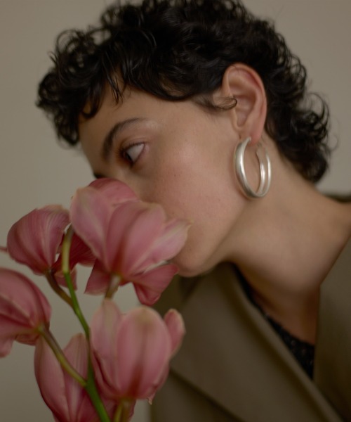 MIELI INVARIANT（ミエリインヴァリアント）の「Flat Matte Hoop Pierce（ピアス（両耳用）・レディース・シルバー/ゴールド・FREE）」の20枚目の写真