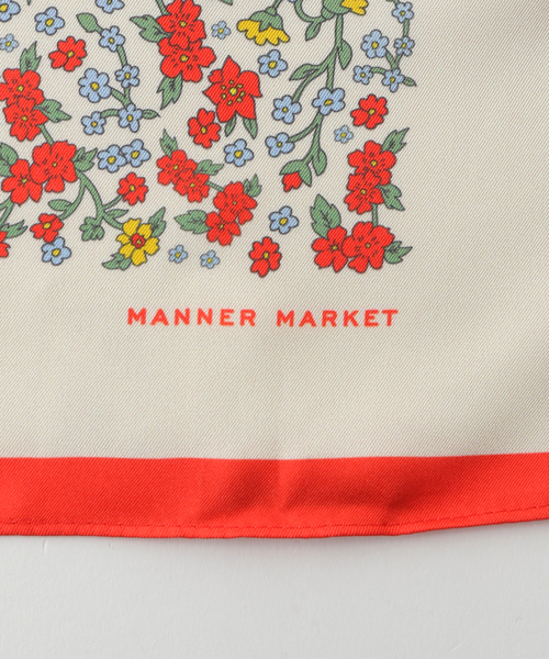 SLOBE IENA(スローブイエナ)の「【MANNER MARKET/マナーマーケット】小花柄スカーフ(バンダナ/スカーフ・レディース・レッド・FREE)」の4枚目の写真