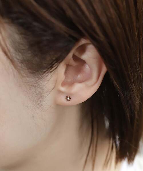 ANEMONE(アネモネ)の「ビジューフラワーピアス(ピアス(両耳用)・レディース・ホワイト/ブラック/ピンク/クリア/レインボー・FREE)」の10枚目の写真
