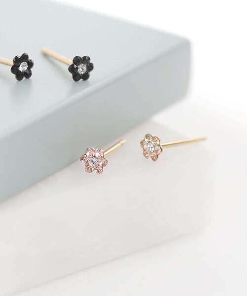 ANEMONE(アネモネ)の「ビジューフラワーピアス(ピアス(両耳用)・レディース・ホワイト/ブラック/ピンク/クリア/レインボー・FREE)」の11枚目の写真