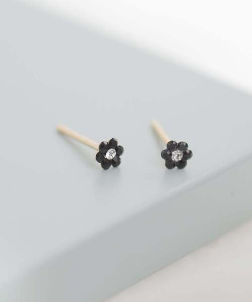 ANEMONE(アネモネ)の「ビジューフラワーピアス(ピアス(両耳用)・レディース・ホワイト/ブラック/ピンク/クリア/レインボー・FREE)」の12枚目の写真