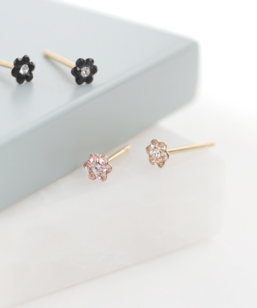 ANEMONE（アネモネ）の「ビジューフラワーピアス（ピアス（両耳用）・レディース・ホワイト/ブラック/ピンク/クリア・FREE）」の4枚目の写真