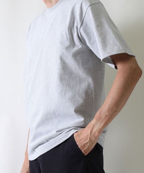 SAWINTO(ソイント)の「【MADE IN USA】CAL CRU 【カルクルー】REPEAT MICRO STRIPE TEE - リピート マイクロストライプ T(Tシャツ/カットソー・メンズ・グレー系その他/ネイビー系・SMALL/MEDIUM/X-LARGE/LARGE/XX-LARGE)」の4枚目の写真