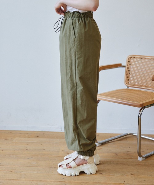 idem（イデム）の「【ZOZOTOWN限定】drost loose cargo pants/ドロストルーズカーゴパンツ【Sサイズ展開あり】（カーゴパンツ・レディース・カーキ/マスタード・SMALL/FREE）」の14枚目の写真