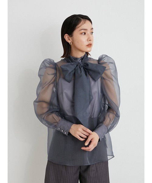 LILY BROWN(リリーブラウン)の「オーガンザ2wayボウブラウス(シャツ/ブラウス・レディース・グレイッシュベージュ/グレー/アイボリー/ピンク・FREE)」の6枚目の写真
