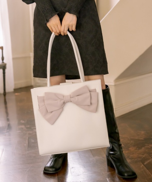 OLIVE des OLIVE(オリーブデオリーブ)の「【WEB限定】フェイクレザーリボントート(トートバッグ・レディース・ブラック/ベージュ/オフホワイト・FREE)」の1枚目の写真