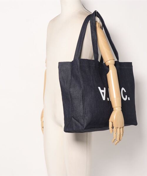 A.P.C.（アーペーセー）の「SHOPPING DANIELA（トートバッグ・メンズ・インディゴブルー・ONESIZE）」の4枚目の写真