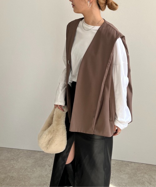 Eimee Law(エイミーロウ)の「サイドタックオーバーサイズジレ(ベスト・レディース・ブラック/カーキ・38)」の3枚目の写真
