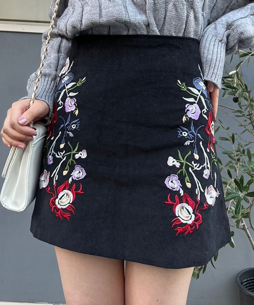 SPIGA(スピーガ)の「チロリア刺繍台形SK(スカート・レディース・ブラック/ブラウン/ボルドー・SMALL/MEDIUM/X-SMALL)」の2枚目の写真
