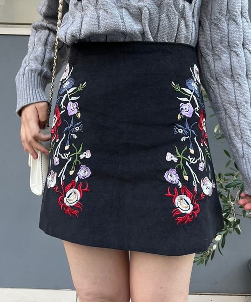 SPIGA(スピーガ)の「チロリア刺繍台形SK(スカート・レディース・ブラック/ブラウン/ボルドー・SMALL/MEDIUM/X-SMALL)」の7枚目の写真