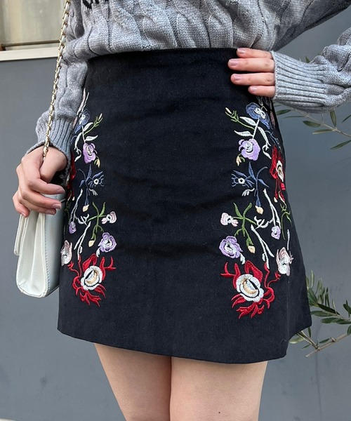 SPIGA(スピーガ)の「チロリア刺繍台形SK(スカート・レディース・ブラック/ブラウン/ボルドー・SMALL/MEDIUM/X-SMALL)」の5枚目の写真