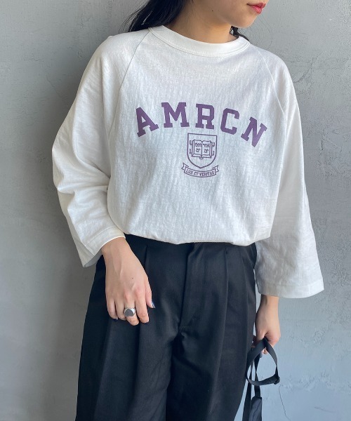 [Americana×JEANS FACTORY/アメリカーナ×ジーンズファクトリー] 別注 7分袖 ラグランスリーブ アーチロゴプリントTシャツ