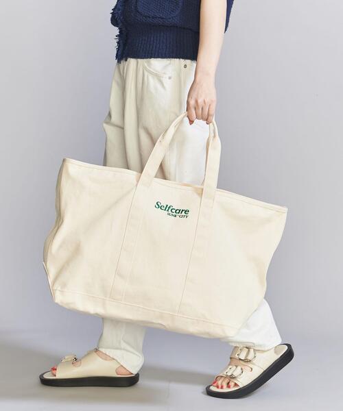 BEAUTY&YOUTH UNITED ARROWS（ビューティーアンドユースユナイテッドアローズ）の「＜BEAUTY&YOUTH by LOGO LINE＞ロゴライン エンブロイダリー トートバッグ（トートバッグ・レディース・ホワイト/ネイビー・FREE）」の5枚目の写真