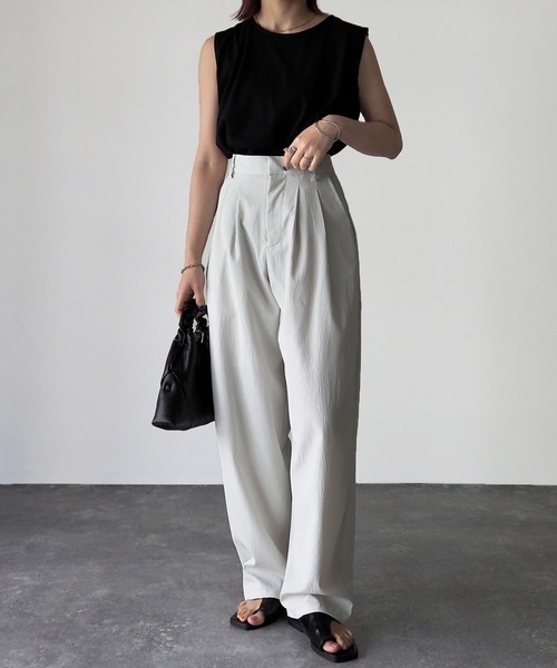 Riberry（リベリー）の「クレープタックワイドパンツ（スラックス・レディース・ブルー/ブラック/ライトグレー/アイボリー・MEDIUM）」の4枚目の写真