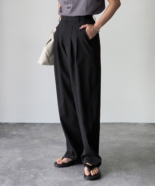 Riberry（リベリー）の「クレープタックワイドパンツ（スラックス・レディース・ブルー/ブラック/ライトグレー/アイボリー・MEDIUM）」の3枚目の写真