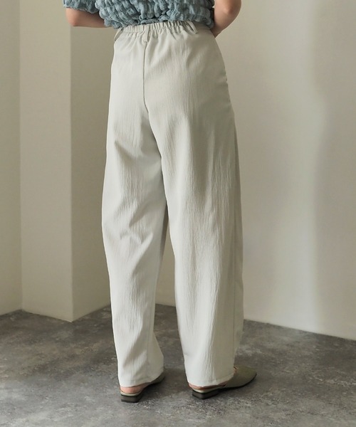 Riberry（リベリー）の「クレープタックワイドパンツ（スラックス・レディース・ブルー/ブラック/ライトグレー/アイボリー・MEDIUM）」の6枚目の写真