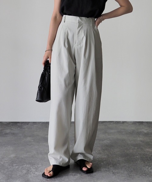 Riberry（リベリー）の「クレープタックワイドパンツ（スラックス・レディース・ブルー/ブラック/ライトグレー/アイボリー・MEDIUM）」の8枚目の写真