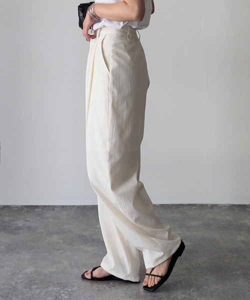 Riberry（リベリー）の「クレープタックワイドパンツ（スラックス・レディース・ブルー/ブラック/ライトグレー/アイボリー・MEDIUM）」の16枚目の写真