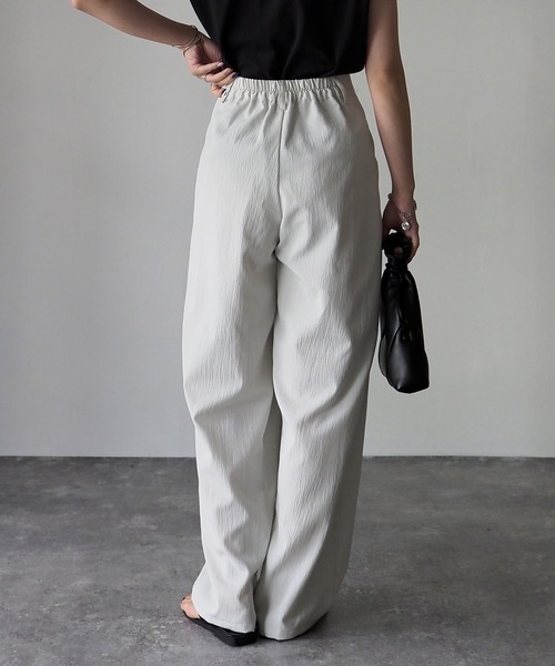 Riberry（リベリー）の「クレープタックワイドパンツ（スラックス・レディース・ブルー/ブラック/ライトグレー/アイボリー・MEDIUM）」の12枚目の写真