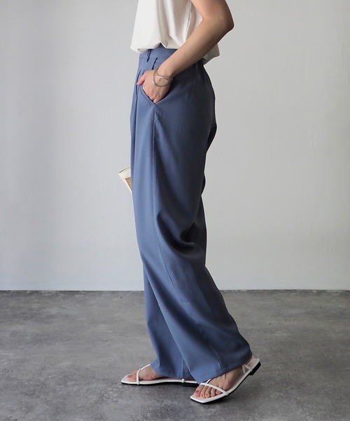 Riberry（リベリー）の「クレープタックワイドパンツ（スラックス・レディース・ブルー/ブラック/ライトグレー/アイボリー・MEDIUM）」の20枚目の写真