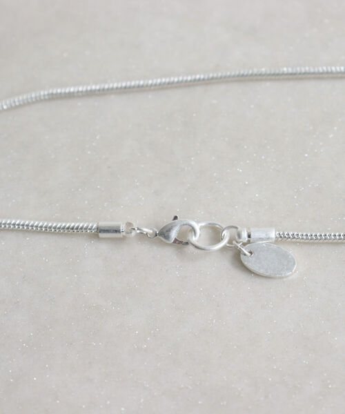 fredy emue（フレディエミュ）の「スネークチェーンマットネックレス（ネックレス・レディース・シルバー/ゴールド・FREE）」の5枚目の写真