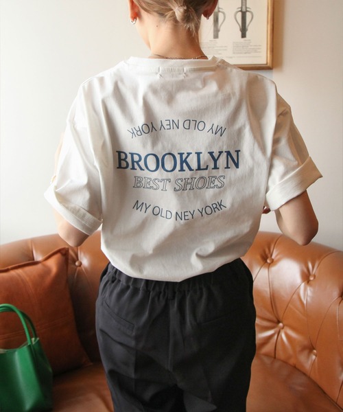 Chillfar（チルファー）の「デイリーアソートロゴTシャツ（Tシャツ/カットソー・レディース・ホワイト×ブラック/オートミール/アイボリー系1/ホワイト×ブルー/ホワイト×グリーン/ピンク/クリーム/レモンイエロー/アイボリー系/ホワイト×レッド/ホワイト系/チャコール・FREE）」の3枚目の写真