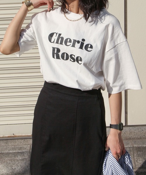 Chillfar（チルファー）の「デイリーアソートロゴTシャツ（Tシャツ/カットソー・レディース・ホワイト×ブラック/オートミール/アイボリー系1/ホワイト×ブルー/ホワイト×グリーン/ピンク/クリーム/レモンイエロー/アイボリー系/ホワイト×レッド/ホワイト系/チャコール・FREE）」の4枚目の写真