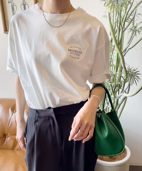 Chillfar（チルファー）の「デイリーアソートロゴTシャツ（Tシャツ/カットソー・レディース・ホワイト×ブラック/オートミール/アイボリー系1/ホワイト×ブルー/ホワイト×グリーン/ピンク/クリーム/レモンイエロー/アイボリー系/ホワイト×レッド/ホワイト系/チャコール・FREE）」の13枚目の写真